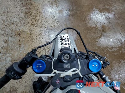 Zdjęcie 7 z 10 samochodu: 2026 HONDA CBR600 RR VIN:JH2PC40H9TK300252 - miniatura