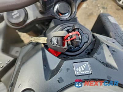 Zdjęcie 8 z 10 samochodu: 2024 HONDA CB650 R VIN:MLHRH1658R5000835 - miniatura