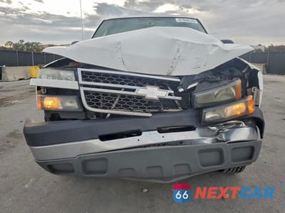 Piąte zdjęcie samochodu w środku: 2005 CHEV SILVERADO C2500 HEAVY DUTY VIN:1GCHC29U95E234725 - miniatura