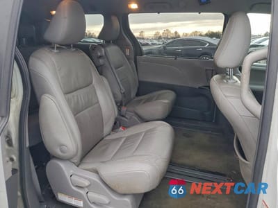 Zdjęcie 11 z 13 samochodu: 2016 TOYOTA SIENNA LE VIN:5TDKK3DCXGS694695 - miniatura