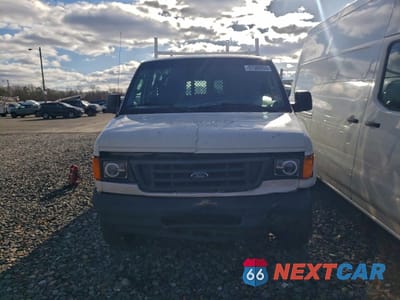 Piąte zdjęcie samochodu w środku: 2004 FORD E250 UTILITY / SERVICE VAN VIN:1FTNE24WX4HB31882 - miniatura