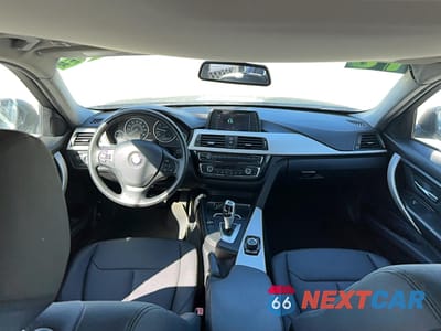 Zdjęcie 9 z 15 samochodu: 2018 BMW 320 I VIN:WBA8E1G50JNU91361 - miniatura