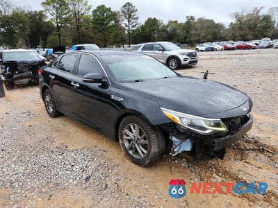 Czwarte zdjęcie samochodu z boku: 2019 KIA OPTIMA LX VIN:5XXGT4L3XKG342981 - miniatura
