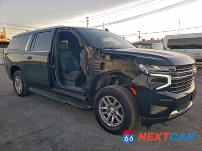 Czwarte zdjęcie samochodu z boku: 2021 CHEVROLET SUBURBAN C1500 LT VIN:1GNSCCKD8MR442180 - miniatura