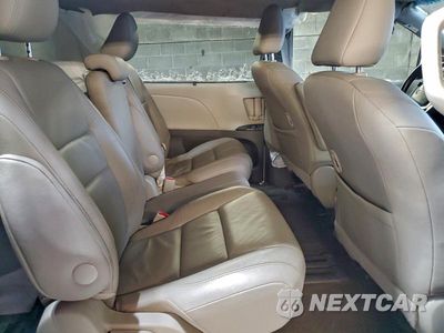 Zdjęcie 11 z 13 samochodu: 2016 TOYOTA SIENNA XLE VIN:5TDYK3DC1GS748248 - miniatura