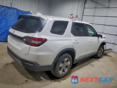 Trzecie zdjęcie samochodu z tyłu: 2025 HONDA PILOT EXL VIN:5FNYG1H4XSB152819 - miniatura