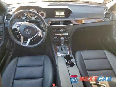 Zdjęcie 8 z 12 samochodu: 2014 MERCEDES-BENZ C 250 VIN:WDDGF4HB1EG254136 - miniatura