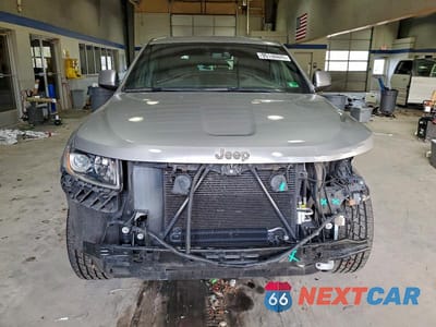 Piąte zdjęcie samochodu w środku: 2015 JEEP GRAND CHEROKEE LAREDO VIN:1C4RJEAG1FC721772 - miniatura