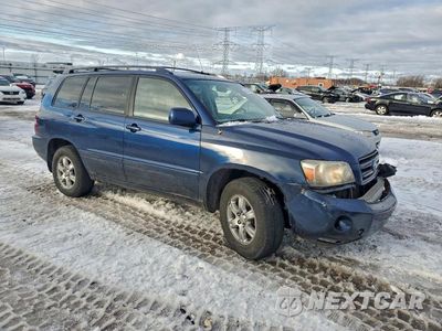 Czwarte zdjęcie samochodu z boku: 2005 TOYOTA HIGHLANDER LIMITED VIN:JTEEP21A950070717 - miniatura