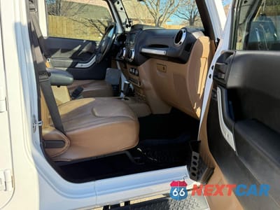 Piąte zdjęcie samochodu w środku: 2015 JEEP WRANGLER UNLIMITED SAHARA VIN:1C4BJWEG9FL646451 - miniatura