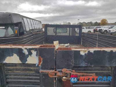 Zdjęcie 10 z 13 samochodu: 2013 ISUZU NPR HD FLATBED TRUCK VIN:JALC4W169D7000999 - miniatura