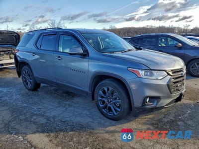 Czwarte zdjęcie samochodu z boku: 2021 CHEVROLET TRAVERSE RS VIN:1GNEVJKW1MJ239711 - miniatura