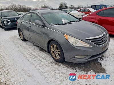 Czwarte zdjęcie samochodu z boku: 2013 HYUNDAI SONATA GLS VIN:5NPEB4ACXDH596047 - miniatura