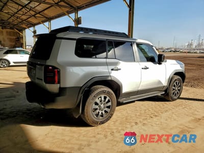Trzecie zdjęcie samochodu z tyłu: 2025 TOYOTA LAND CRUISER BASE VIN:JTEABFAJXSK040128 - miniatura