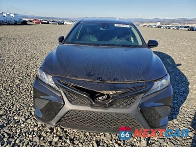 Piąte zdjęcie samochodu w środku: 2020 TOYOTA CAMRY SE VIN:4T1G11AK5LU343249 - miniatura