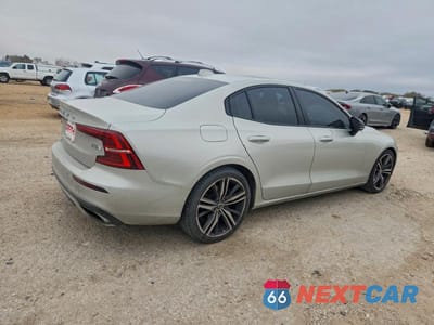 Trzecie zdjęcie samochodu z tyłu: 2019 VOLVO S60 T5 R-DESIGN VIN:7JR102FM3KG007191 - miniatura