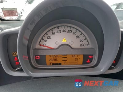 Zdjęcie 9 z 11 samochodu: 2008 SMART FORTWO PURE VIN:WMEEJ31X08K181828 - miniatura