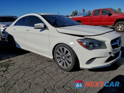 Czwarte zdjęcie samochodu z boku: 2017 MERCEDES-BENZ CLA 250 VIN:WDDSJ4EBXHN489471 - miniatura