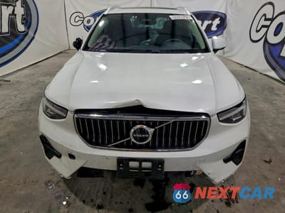Piąte zdjęcie samochodu w środku: 2025 VOLVO XC40 CORE VIN:YV4L12UJ5S2576650 - miniatura