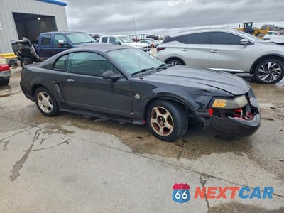 Czwarte zdjęcie samochodu z boku: 2004 FORD MUSTANG VIN:1FAFP406X4F222913 - miniatura