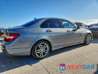 Trzecie zdjęcie samochodu z tyłu: 2012 MERCEDES-BENZ C 250 VIN:WDDGF4HB9CA621977 - miniatura