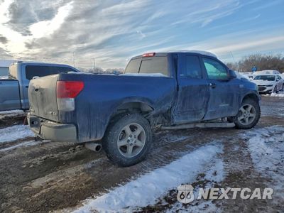 Trzecie zdjęcie samochodu z tyłu: 2013 TOYOTA TUNDRA DOUBLE CAB SR5 VIN:5TFUW5F17DX312276 - miniatura