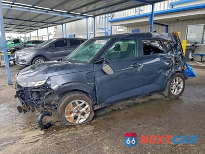 2020 KIA SOUL LX KNDJ23AU2L7057720 - główne zdjęcie licytacji z USA - miniatura