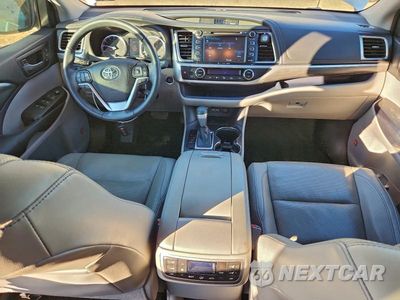 Zdjęcie 8 z 14 samochodu: 2019 TOYOTA HIGHLANDER LIMITED PLATINUM VIN:5TDYZRFH3KS340625 - miniatura