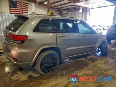 Trzecie zdjęcie samochodu z tyłu: 2020 JEEP GRAND CHEROKEE LAREDO VIN:1C4RJFAGXLC420967 - miniatura