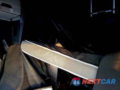 Zdjęcie 6 z 10 samochodu: 2021 FREIGHTLINER CASCADIA 126