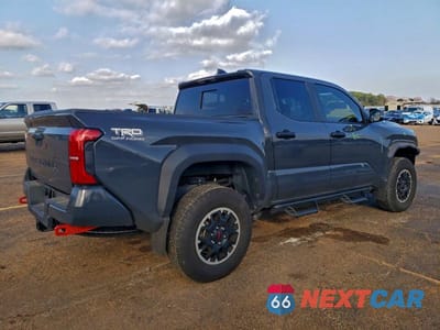 Trzecie zdjęcie samochodu z tyłu: 2024 TOYOTA TACOMA DOUBLE CAB VIN:3TYLB5JN0RT045887 - miniatura