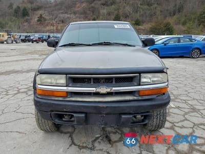 Piąte zdjęcie samochodu w środku: 2001 CHEVROLET S TRUCK S10 VIN:1GCCT19W618113052 - miniatura