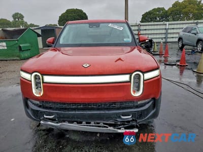 Piąte zdjęcie samochodu w środku: 2023 RIVIAN R1T ADVENTURE VIN:7FCTGAAA7PN020615 - miniatura