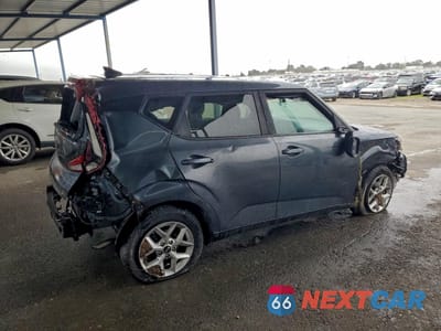 Trzecie zdjęcie samochodu z tyłu: 2020 KIA SOUL LX VIN:KNDJ23AU2L7057720 - miniatura