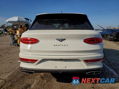 Zdjęcie 6 z 12 samochodu: 2022 BENTLEY BENTAYGA VIN:SJAAM2ZV5NC039838 - miniatura
