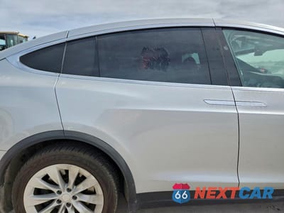 Zdjęcie 11 z 14 samochodu: 2018 TESLA MODEL X VIN:5YJXCDE21JF101252 - miniatura