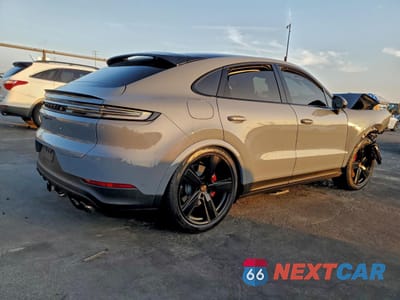 Trzecie zdjęcie samochodu z tyłu: 2025 PORSCHE CAYENNE SE HYBRID COUPE VIN:WP1BN2AY9SDA41179 - miniatura