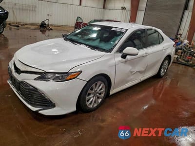2018 TOYOTA CAMRY L 4T1B11HK4JU103364 - główne zdjęcie licytacji z USA - miniatura