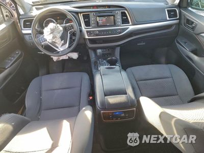 Zdjęcie 8 z 12 samochodu: 2018 TOYOTA HIGHLANDER LE VIN:5TDBZRFH6JS878434 - miniatura