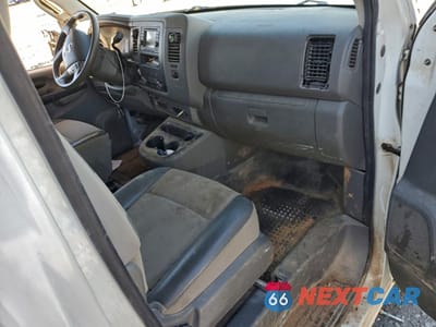 Zdjęcie 8 z 13 samochodu: 2014 NISSAN NV 2500 VIN:1N6AF0LYXEN109142 - miniatura