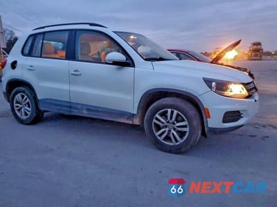 Czwarte zdjęcie samochodu z boku: 2017 VOLKSWAGEN TIGUAN S VIN:WVGAV7AX9HK022794 - miniatura