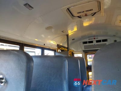 Zdjęcie 6 z 10 samochodu: 2013 CHEVROLET EXPRESS SCHOOL BUS VIN:1GB3G2BG0D1149558 - miniatura