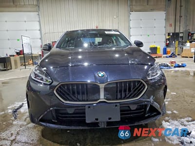 Piąte zdjęcie samochodu w środku: 2025 BMW 228XI VIN:WBA23GG02S7S58400 - miniatura