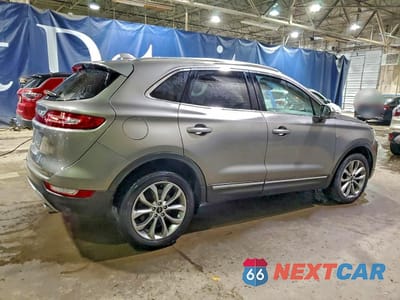 Trzecie zdjęcie samochodu z tyłu: 2017 LINCOLN MKC SELECT VIN:5LMCJ2D93HUL34678 - miniatura