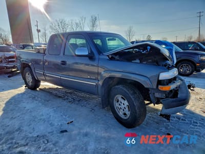 Czwarte zdjęcie samochodu z boku: 2002 CHEVROLET SILVERADO K1500 VIN:1GCEK19T32E209340 - miniatura