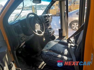 Piąte zdjęcie samochodu w środku: 2013 CHEVROLET EXPRESS SCHOOL BUS VIN:1GB3G2BG4D1149482 - miniatura