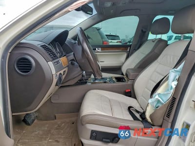 Zdjęcie 7 z 12 samochodu: 2010 VOLKSWAGEN TOUAREG TDI VIN:WVGFK7A93AD002177 - miniatura