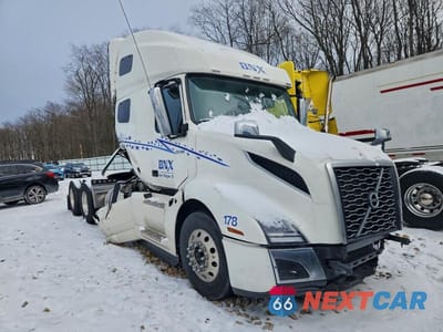 2025 VOLVO VNL SEMI TRUCK 4V4NC9EHXSN695078 - główne zdjęcie licytacji z USA - miniatura