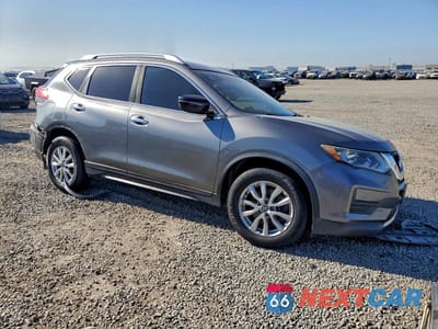 Czwarte zdjęcie samochodu z boku: 2017 NISSAN ROGUE SV VIN:5N1AT2MN6HC759738 - miniatura