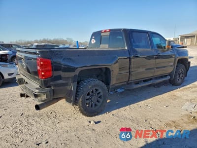 Trzecie zdjęcie samochodu z tyłu: 2019 CHEVROLET SILVERADO K2500 HEAVY DUTY LT VIN:1GC1KSEY0KF103220 - miniatura